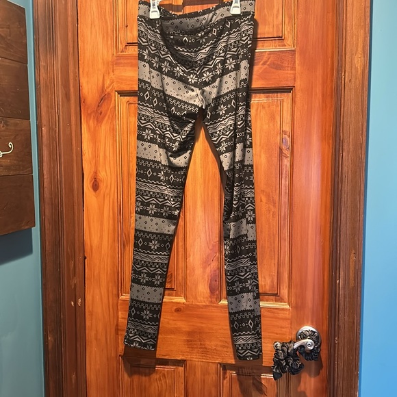 Ladies, winter themed, snowflake leggings - Picture 4 of 4